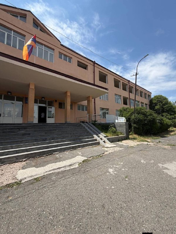 Директор ФТРА Саргис Багинян посетил стройплощадки школ в Аштараке и Ошакане