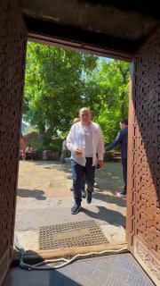 Никол Пашинян в церкви Сурб Аствацацин в Бжни, Котайкская область