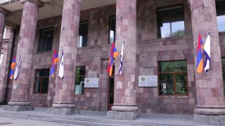 Министр Жанна Андреасян посетила спортсменов из Арагацотна в институте физкультуры