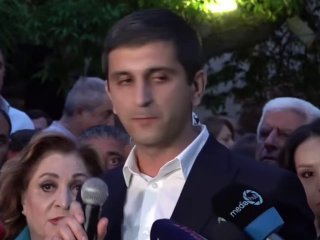 Сторонники проигравших кандидатов устроили акцию у здания ЦИК в Арагацотне