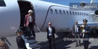 Урсула фон дер Ляйен прибыла в Ереван: встреча в аэропорту и значение для Арагацотна
