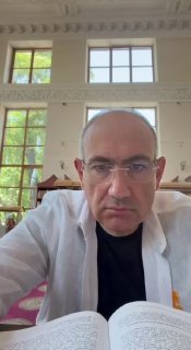 Никол Пашинян в читальном зале Национальной библиотеки, Ереван