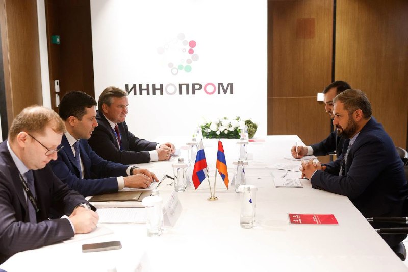 Геворг Папоян обсудил с Антоном Алихановым промышленное сотрудничество и инвестиции в Армении
