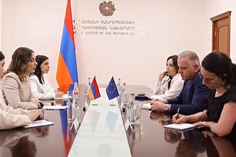 Министр юстиции Армении и посол ЕС обсудили реформы в Арагацотне